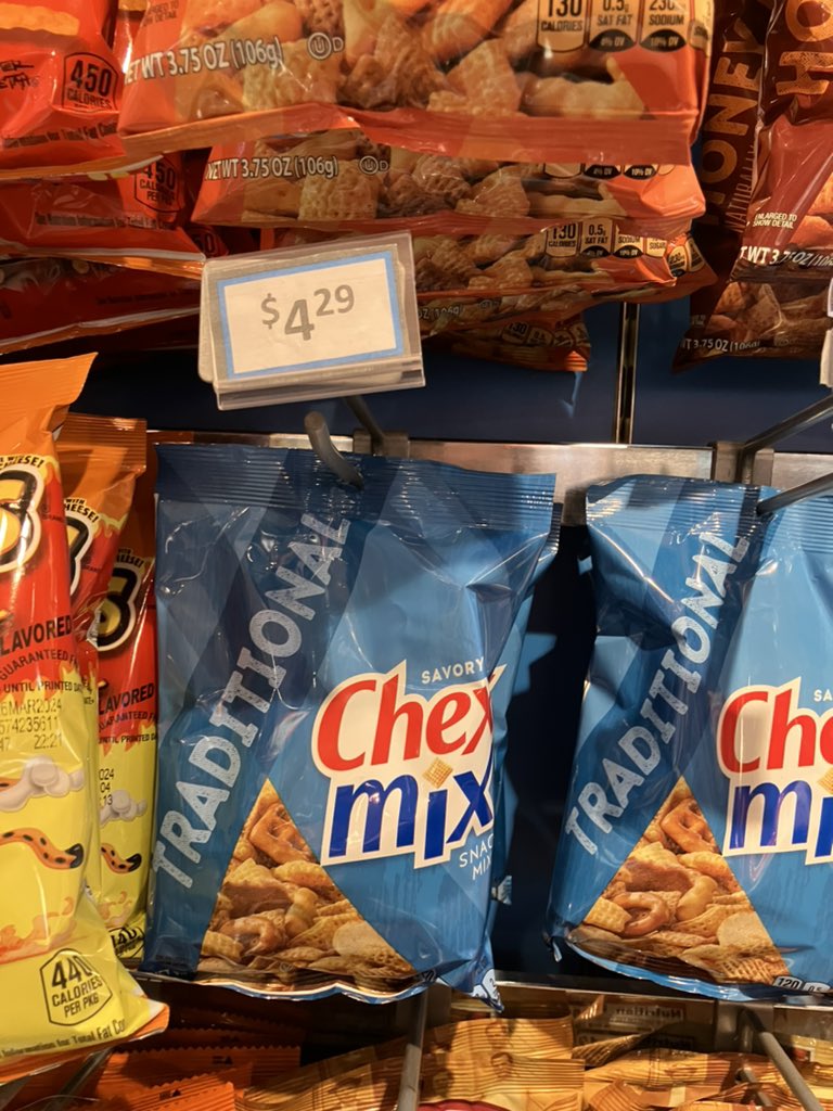 soupinthetub's tweet photo. @deadeyebrakeman i see your $4.49 for ATL and i raise you $4.29 in concourse A https://t.co/BdgY99V99W
