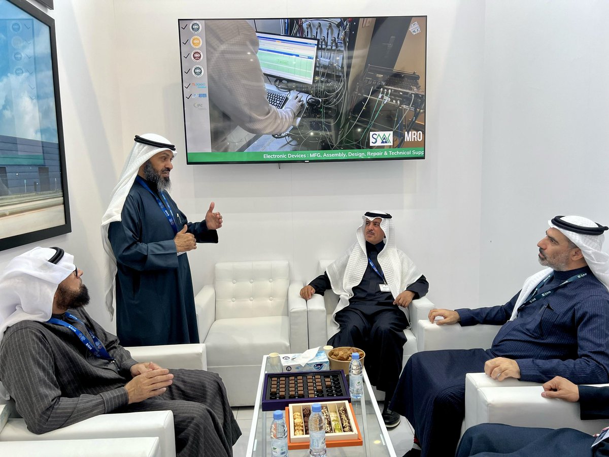 mkhethlain's tweet photo. كل الشكر والتقدير للمهندس وليد ابوخالد الرئيس التنفيذي للشركة السعودية للصناعات العسكرية (سامي ) على الزيارة والدعم والتشجيع الغير مستغرب منه للقطاع الخاص. https://t.co/40bcyVXsLC