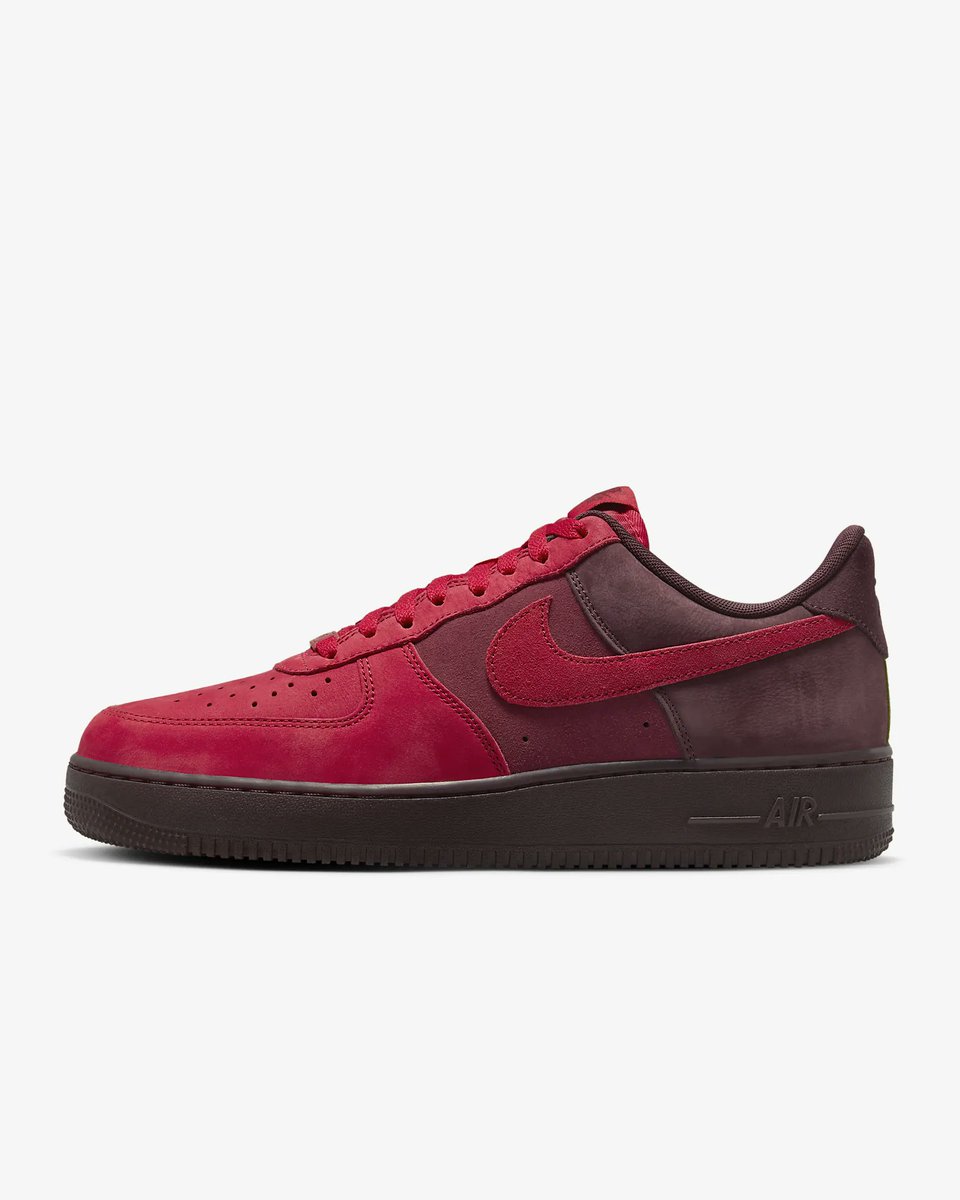 SNKR_TWITR tweet media