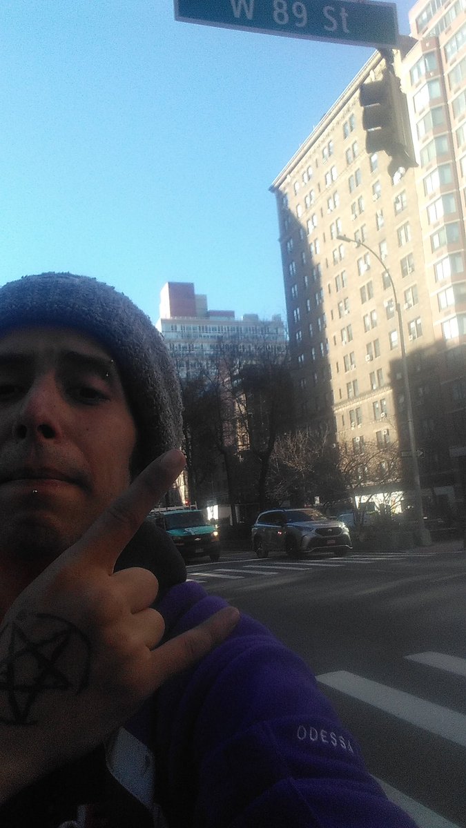 macdaddy_lendy's tweet photo. Was supposed 2 be off work but got called in today! F YESS! &amp; Honestly I am feeling SEXY AS FUCK in this uniform today hahahaha #Courier #FEDEX #SexyFuck #HardWorkingMan https://t.co/MAwWVUofX0