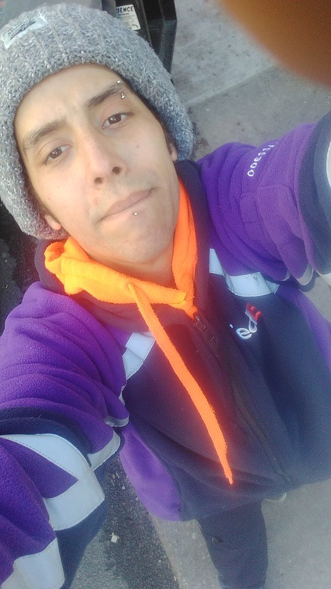 macdaddy_lendy's tweet photo. Was supposed 2 be off work but got called in today! F YESS! &amp; Honestly I am feeling SEXY AS FUCK in this uniform today hahahaha #Courier #FEDEX #SexyFuck #HardWorkingMan https://t.co/MAwWVUofX0