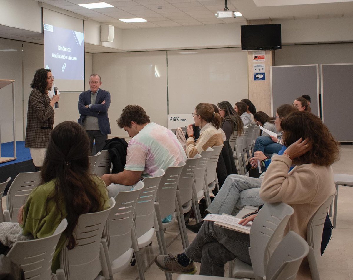 CEV_ufv's tweet photo. Continuamos con la tercera sesión del programa "La educación del carácter para tu vida profesional: una misión urgente para futuros maestros y psicólogos". En esta ocasión, Jorge López y Nicole Haddad realizaron un taller sobre la virtud de la templanza.

https://t.co/mKvYkCCO6V https://t.co/1N2keiKTXV