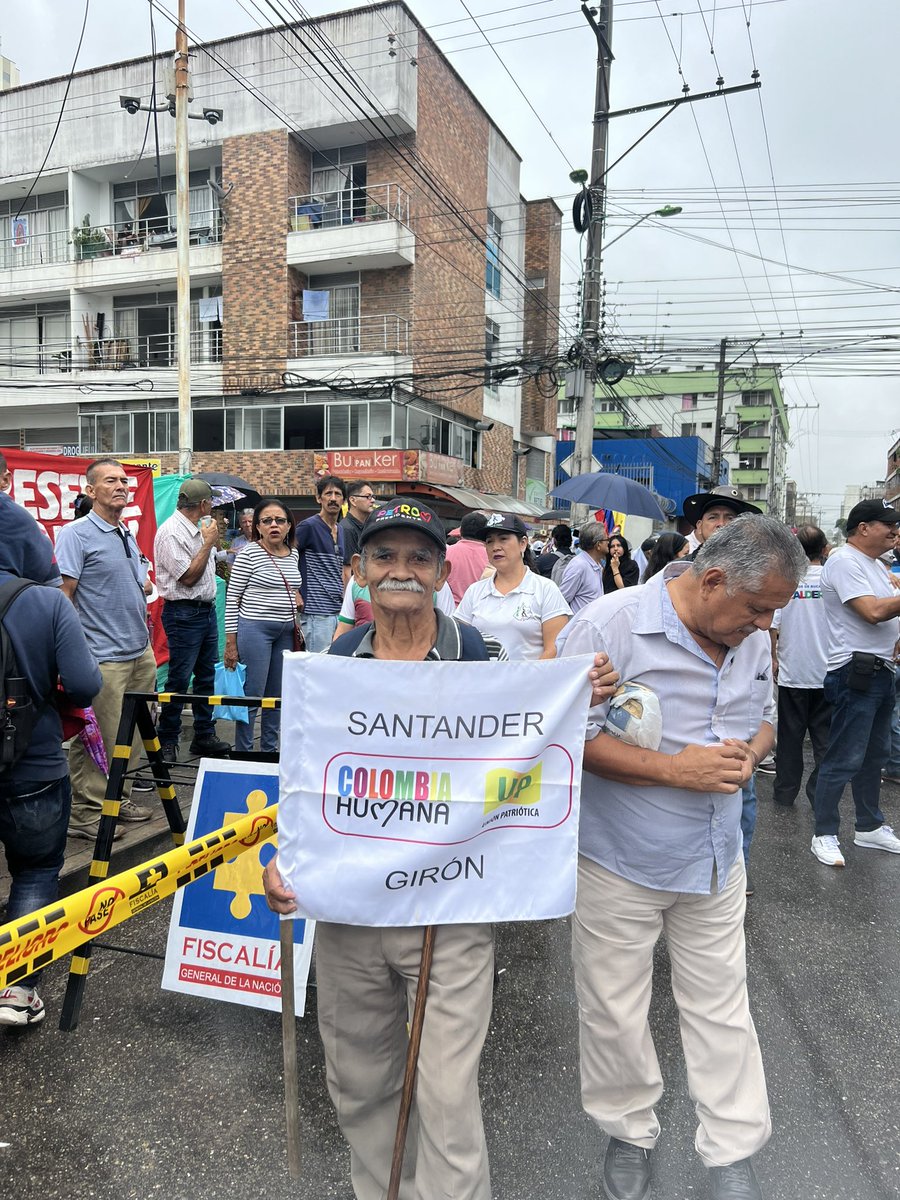 Ivan_Cuyabro's tweet photo. Bumangueses con las manos limpias, alegres, con música y sin violencia exige la renuncia de  narcofiscal Martha Mancera alias “Mamá”. FUERA!  FUERA! FUERA!
 #Marchas https://t.co/9yAfjUeQUV