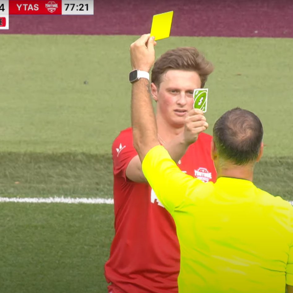 MehdiiiDz_'s tweet photo. @ActuFoot_ Bientôt les joueurs pourront utiliser une carte reverse uno contre le carton bleu https://t.co/56XHdWDrD3