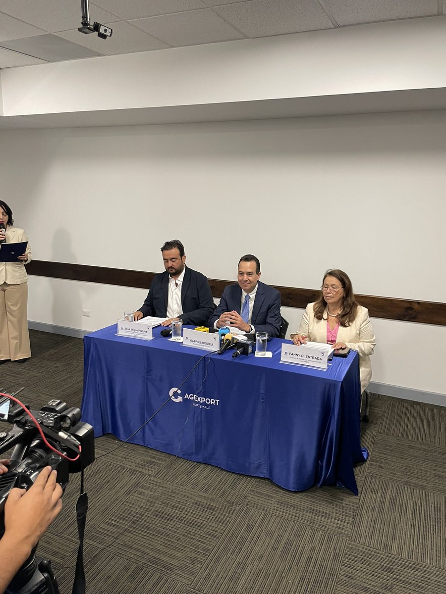 AGEXPORTGT's tweet photo. La Dirección General Jurídica de Aduanas de México emitió una orden de cierre temporal de todas las fronteras, áreas terrestres o marítimas para el ingreso de camarón proveniente de Guatemala, Honduras, El Salvador, Nicaragua y Costa Rica. https://t.co/kw4zov9l0i