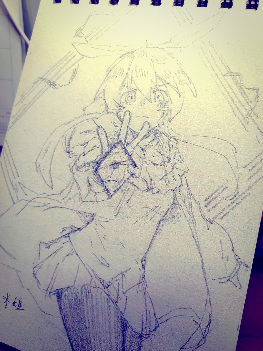 說件蠻有趣的事情
昨天本柴去大陸探親拜年
意外得知外甥女(高一)有在畫畫接稿甚至接到明年去了
我感覺到我是個廢柴(´；ω；｀)
然後借她本本上的空白頁畫了幾筆
（事後有道歉