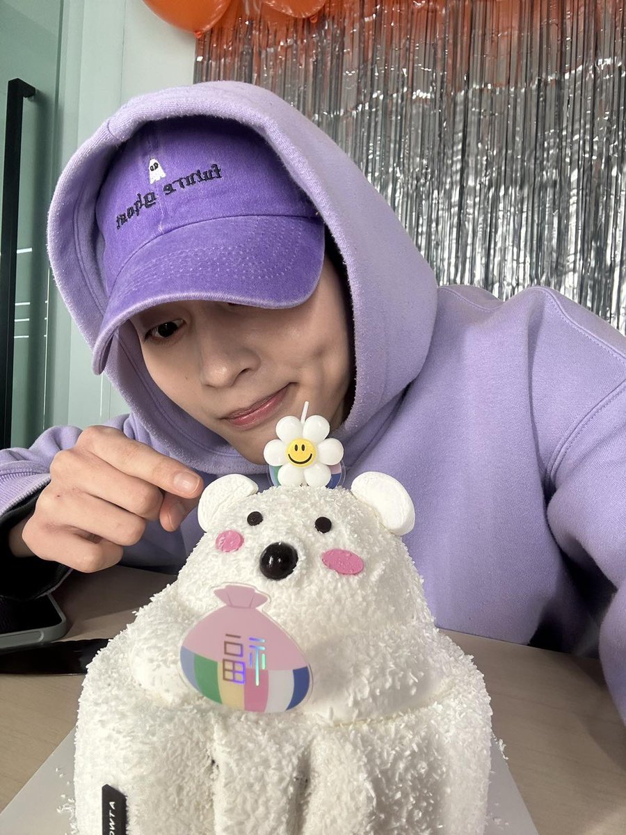 HORI7ON_twt's tweet photo. [🐼] Thank you so much for all the beautiful greetings I’ve received today I’m so glad and grateful to all of you, this year I’ll keep fighting and fighting to improve myself more✨

#HORI7ON #호라이즌 #REYSTER #레이스터 https://t.co/lGGTNv5wxP