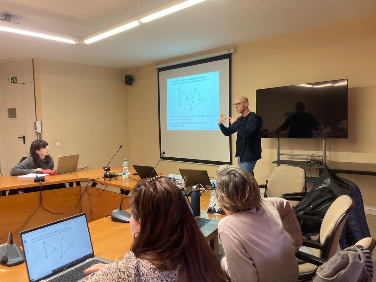 SCEgolab's tweet photo. This afternoon we are working on “Dynamic network analysis of contact diaries” with Juergen Lerner.

#PNA24
#personalnetworks
#personalnetworksanalysis
#socialsciences
#research https://t.co/N6rWk6GEaD