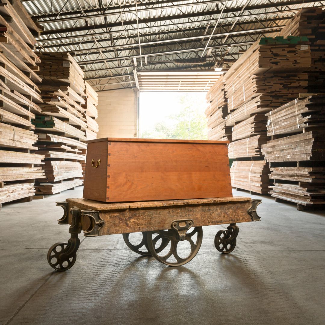 ThosMoser's tweet photo. Designed after the chests favored by seafarers, the Captain’s Chest is a celebration of utility. The dovetailed exterior of the chest conceals an interior that’s designed to hold and organize a voyage worth of belongings.
#furniture #storage #cedarchest#thosmoser #finefurniture https://t.co/q089jPmExN