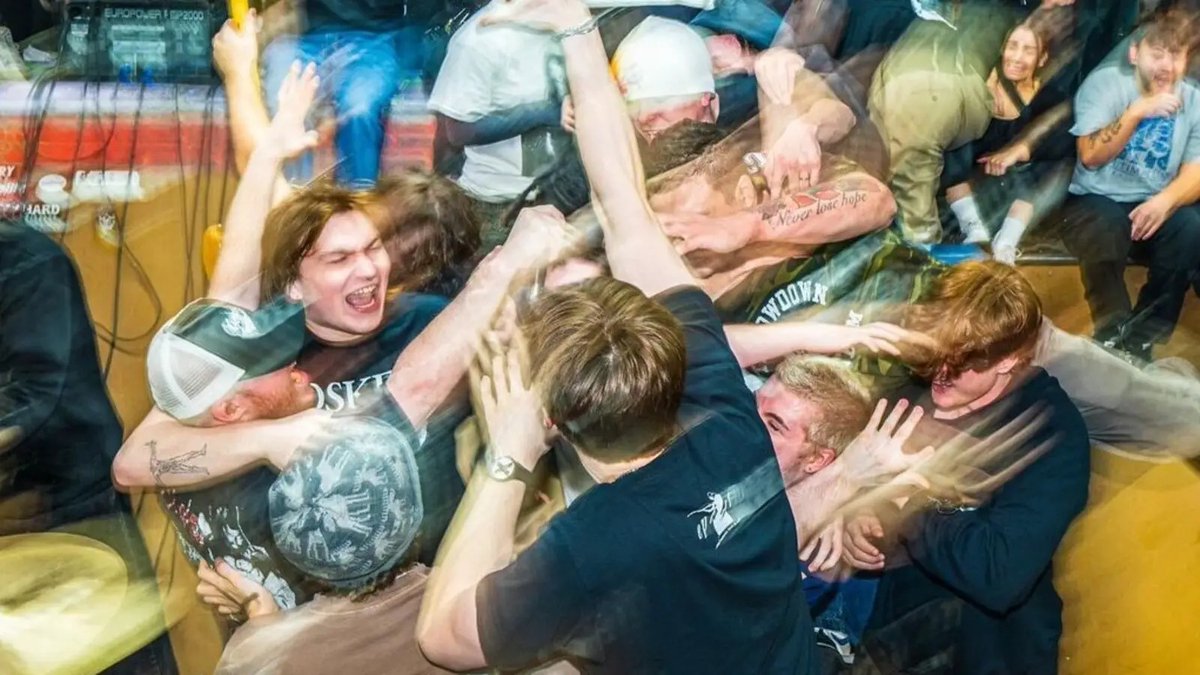 Revolvermag's tweet photo. 👊 From EARTH CRISIS to TRAIL OF LIES, Syracuse, New York has always been a hardcore hotspot, and right now it's boiling over with great bands. 

From AZSHARA to ALL 4 ALL, here are 7 up-and-coming groups carrying the torch for "Assault City" hardcore https://t.co/nvcr203U0I https://t.co/yEhSis9WwQ