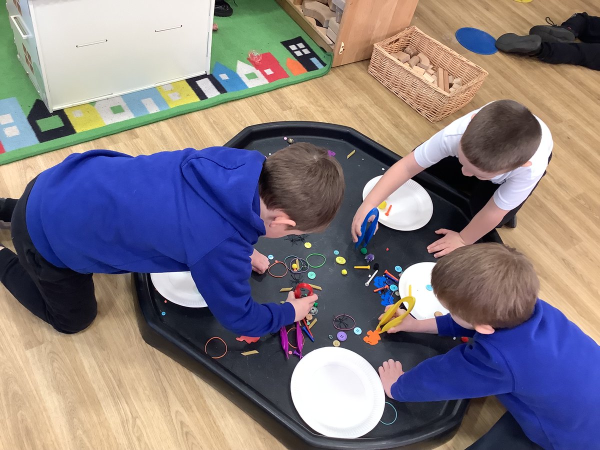 MissRBrooksAPS's tweet photo. This week in P1 we created rockets and spaceships for our space area. Learned how to play Bingo with our common words and enjoyed friendly competition developing our fine motor skills 🤩 @airthprimary https://t.co/J0HDR0CocT
