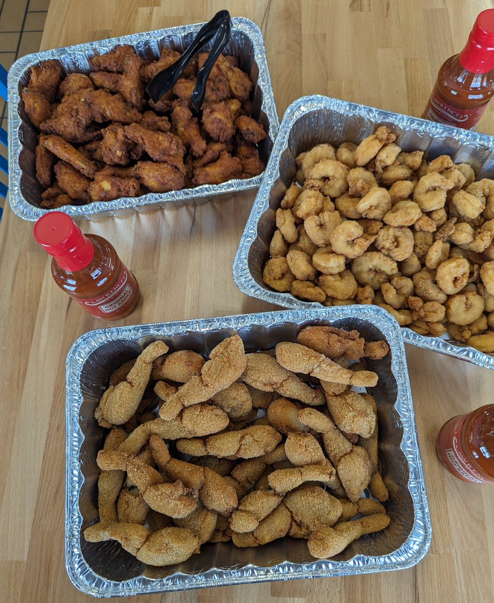 Who could use a SUPER TRAY for the #SuperBowl ? REPOST this and you could win one! And remember to place your order now at order.lawrencesfishandshrimp.com for Saturday and Sunday! 5 LBS of your faves for only $80! A Super Deal for the #SuperBowl 

Winner will be contacted tomorrow!