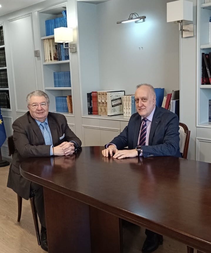 johnchrysoul's tweet photo. Συνάντησα στο γραφείο μου τον κ. Μάνο Δημητριάδη, μέλος της Ελληνικής κοινότητας του Luleå, Νορμπότεν στη #Σουηδία και διατελέσαντα πρώτο πρόεδρο του Ελληνικού συλλόγου #HELLENES. https://t.co/MwSEV2rwog
