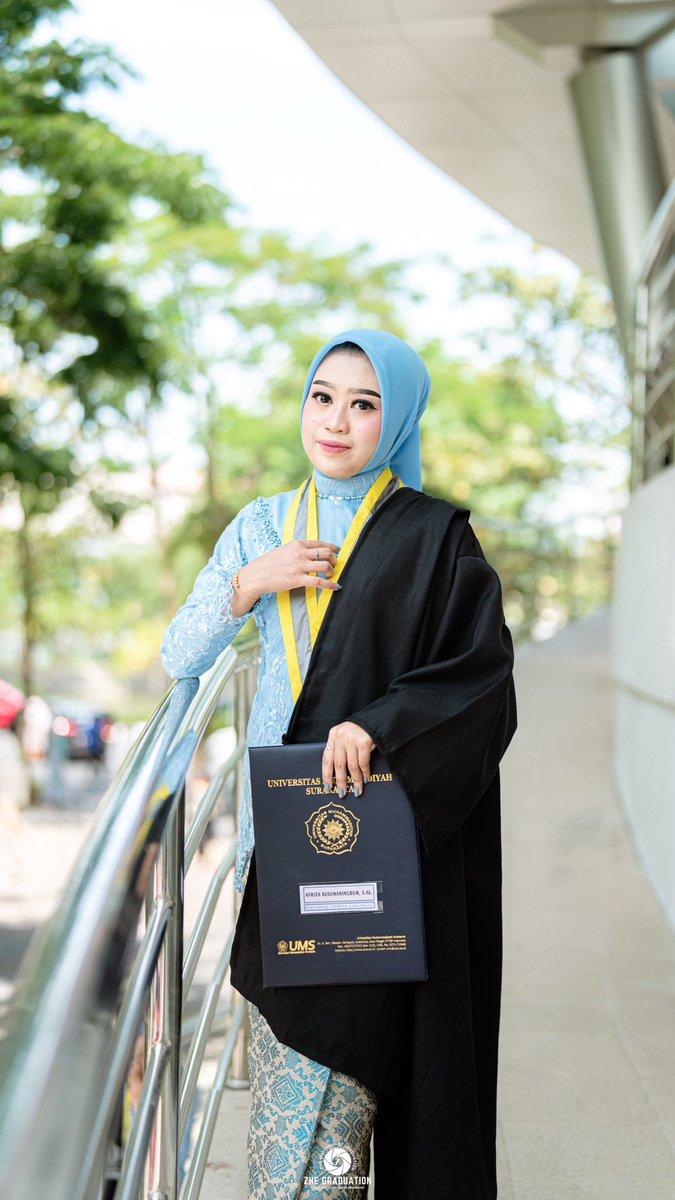 azhe_el's tweet photo. @MahasiswaUMS Halo kaa, Zhe Graduation masih open slot untuk wisuda tgl 9 Maret UMS. Untuk info lebih lengkapnya bisa langsung chat ke https://t.co/1tnONL4E5c atau bisa lsg dm ke ig https://t.co/p3LyysbpK1?… https://t.co/zI5k2AqD1e