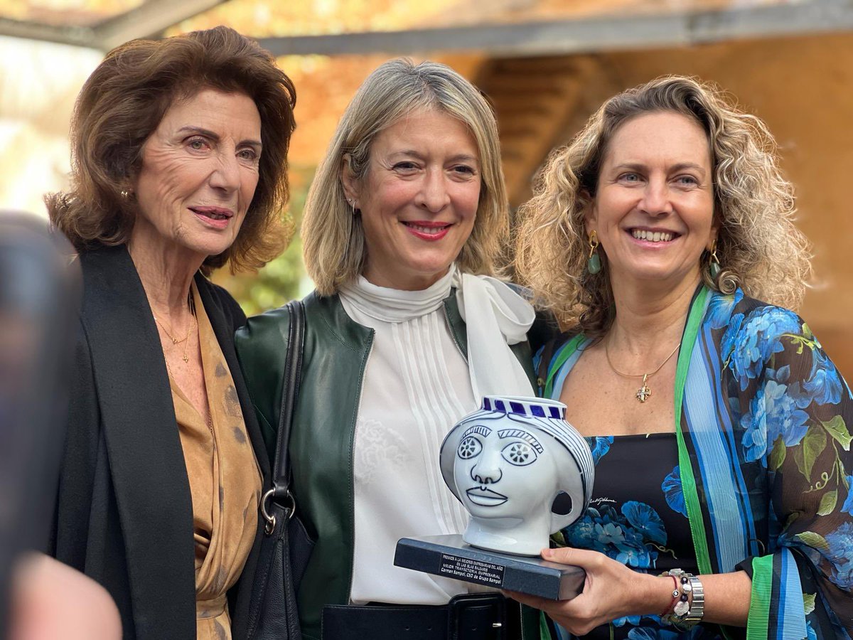Mis más sincera enhorabuena a todas las mujeres empresarias premiadas hoy por <a href="/telva/">Telva</a> y <a href="/laeconomica/">Actualidad Económica</a> como Carmen Sampol, de <a href="/SampolEnergia/">Sampol Energía</a> premio a la Mejor Trayectoria Empresarial, ejemplo todas de trabajo, esfuerzo y gestión al frente de empresas punteras de Baleares