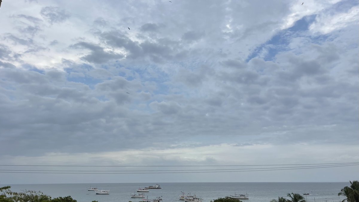 Cielo al Sureste de la Isla de Mgta. Porlamar 08feb 11:28 HL ⁦@meteoesparta⁩ ⁦@ClimaMgta⁩