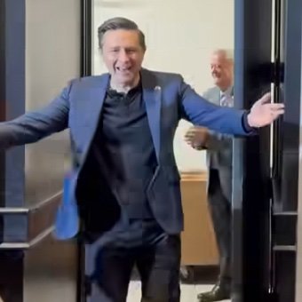 dbpromotionsca's tweet photo. @ThunderBayEd @DonalynMcintyre @PierrePoilievre Oh wait! He wants to build more housing? Isn't that developer mob boss, Mario Cortellucci clapping in the background after introducing Skippy at an @OntarioPCParty fund raiser in one of his venues in Toronto recenly? #PierrePoilievreIsLyingToYou #NeverPoilievre https://t.co/SLAoXjo1AB