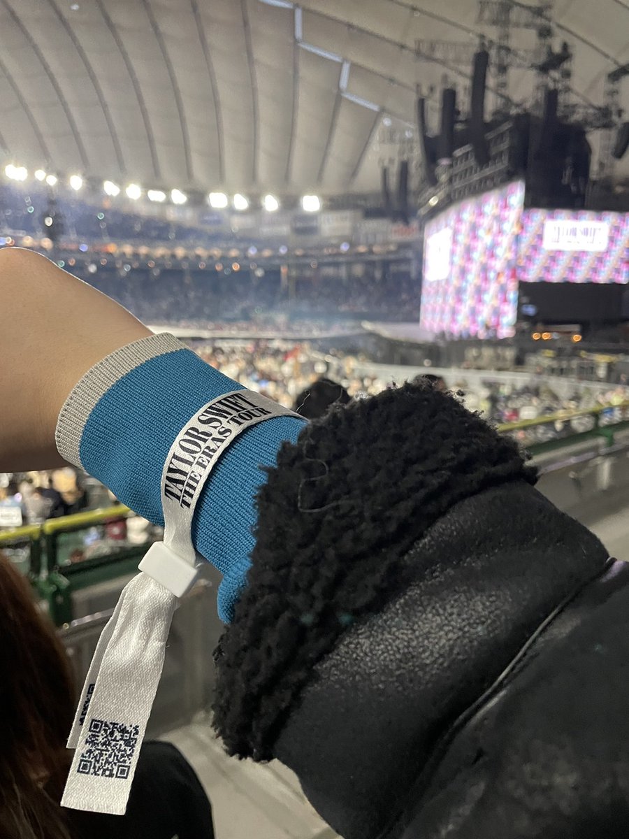 kanachan_415's tweet photo. 感無量😭💙
All Too wellがち泣きして何故か動画みえにくい
PVも素敵だしほんまに大好きな曲🦖🖤泣いてるとこ動画撮られてて見直して爆笑してる💁‍♀️
他の曲も最高だったから叫んでるのしかない、、StyleとBlank Spaceも聞けて最高だった🌜

#TokyoTSTheErasTour #TaylorSwift    #テイラースウィフト https://t.co/CUVWqEqlIe