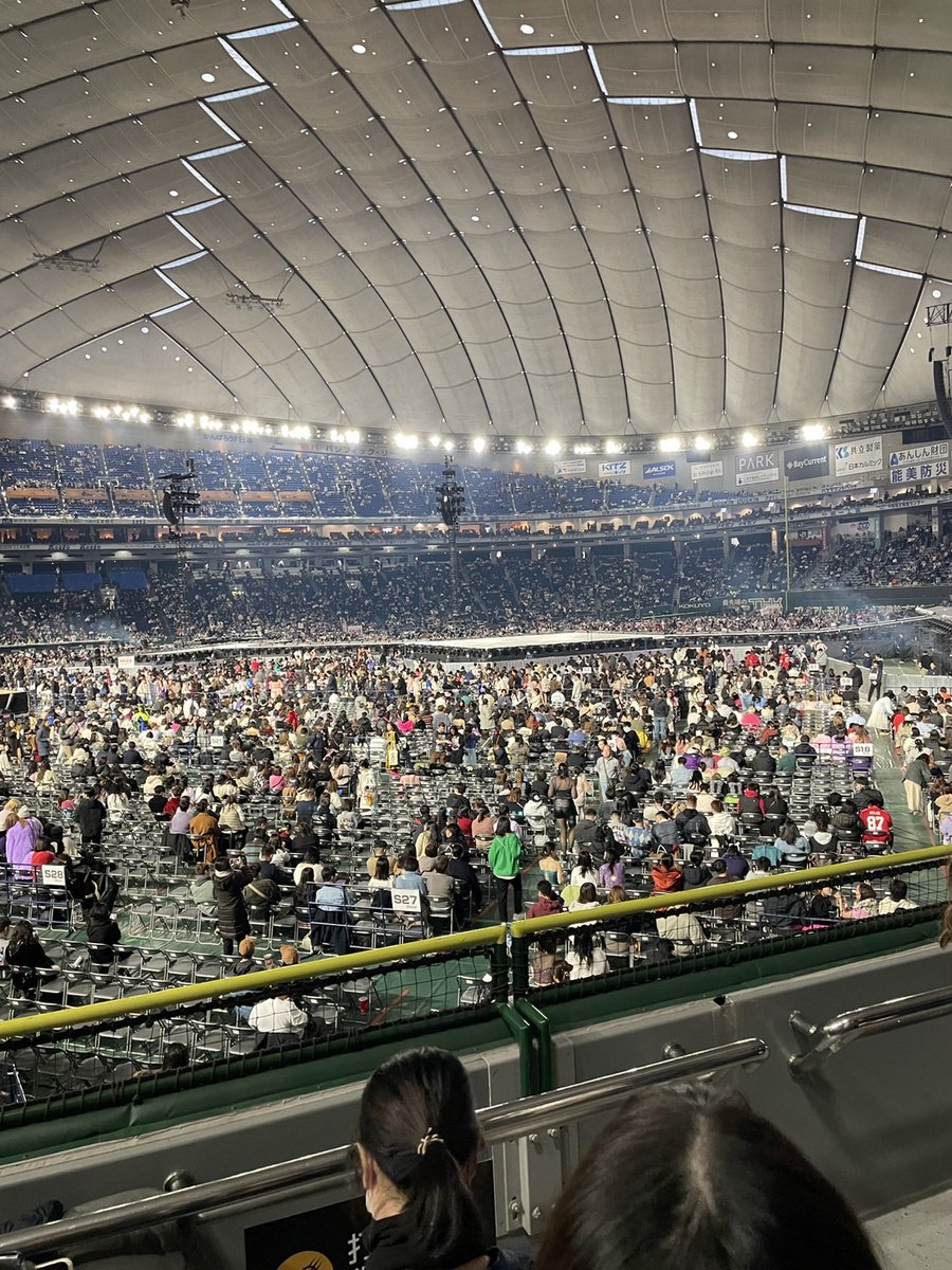 kanachan_415's tweet photo. 感無量😭💙
All Too wellがち泣きして何故か動画みえにくい
PVも素敵だしほんまに大好きな曲🦖🖤泣いてるとこ動画撮られてて見直して爆笑してる💁‍♀️
他の曲も最高だったから叫んでるのしかない、、StyleとBlank Spaceも聞けて最高だった🌜

#TokyoTSTheErasTour #TaylorSwift    #テイラースウィフト https://t.co/CUVWqEqlIe