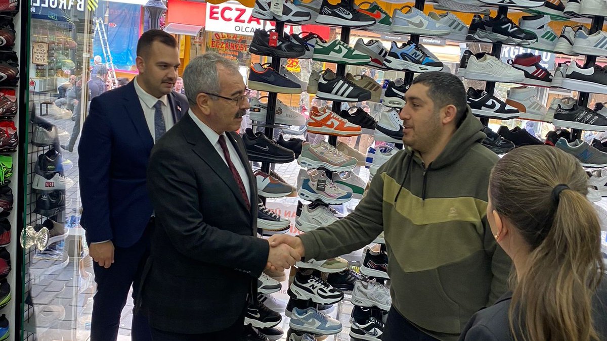 MDK Başkanvekilimiz Sn. <a href="/AvNiyaziPaksoy/">Av. Niyazi Paksoy</a>, İlçe Başkanımız Sn. <a href="/caliskankorhan/">Korhan Çalışkan 🇹🇷</a> ve ilçe yönetim kurulu üyelerimiz, Hürriyet Mahallesi esnaflarımızı ve komşularımızı ziyaret etti.
<a href="/_MHPistanbul_/">MHP İstanbul</a>