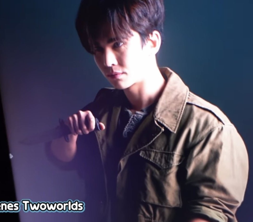 maxnatcosmos's tweet photo. I know Max posed like that after he saw #gunnat 🤭🤣💕

#BigFittingTwoworlds
#mmaxmax #natasitt #MaxNat https://t.co/OS7zT8Xq53