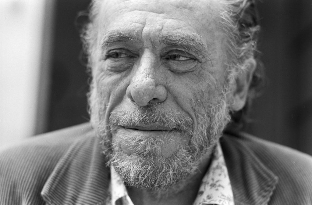 ' La mayoría de los funerales son muertos que entierran a otros muertos'. Charles Bukowski.