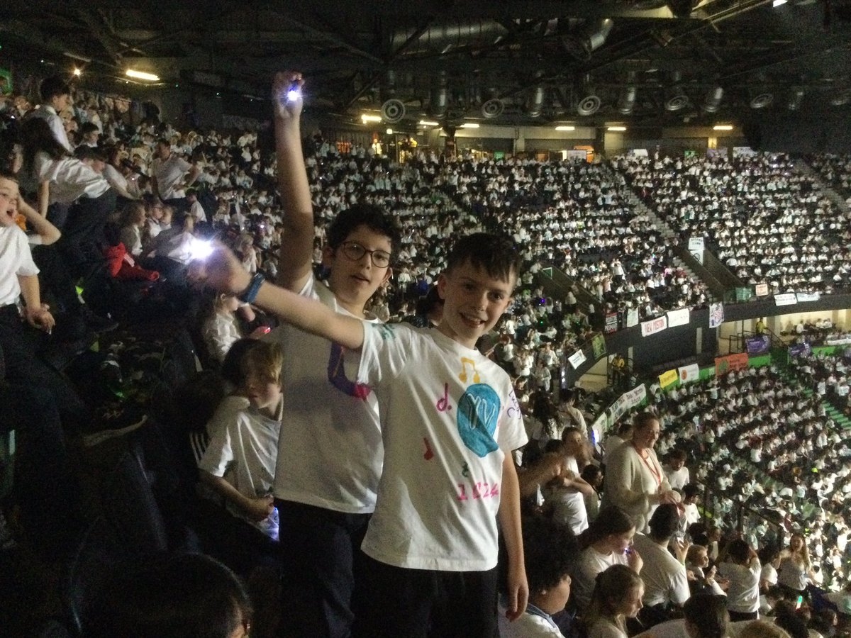 Mrs August tweet media