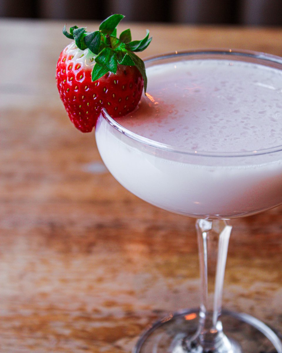 Soft, silky, and sweet just like your Valentine 🥰💕 Try the delicious Hearts on Fire made with CH Vodka, chocolate liquor, Chambord, Bailey’s, and raspberries

Come in with your Valentine/Galentine’s this week for our special cocktails! Available Feb 9-18
#valentine #cocktails