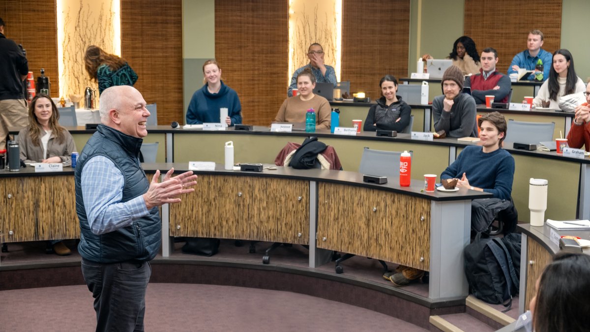 Students in the SI-MBA program were treated to some of Vermont's famous cheddar cheese 🧀 as part of a talk from Jed Davis, director of sustainability at Agri-Mark/ <a href="/cabotcreamery/">Cabot Creamery Cooperative</a> 🐄 Check out the full story ♻  go.uvm.edu/jeddavis

#uvmbiz #gsbsimba #greenmba