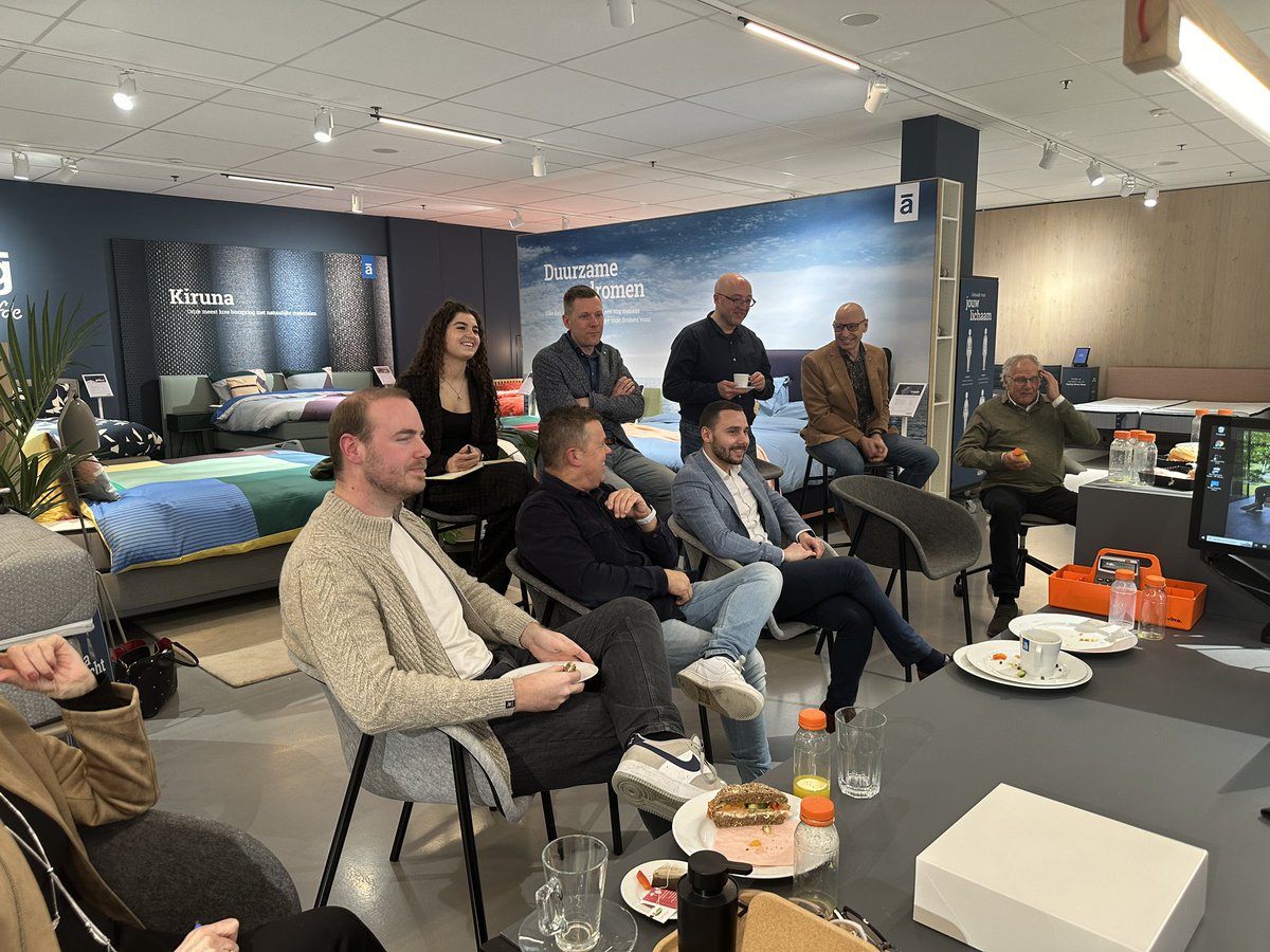 Toob_Alers's tweet image. Leuke avond. Aan het bestuur en eigenaar van “Woonhart Zoetermeer” marketing-/communicatieplan 2024 en totale rebranding indentiteit samen met Linda gepresenteerd.

“Ziet er verzorgd, creatief en doordacht uit” #reactie #BuroToobYoungCreatives 
by #UrbanSolutions