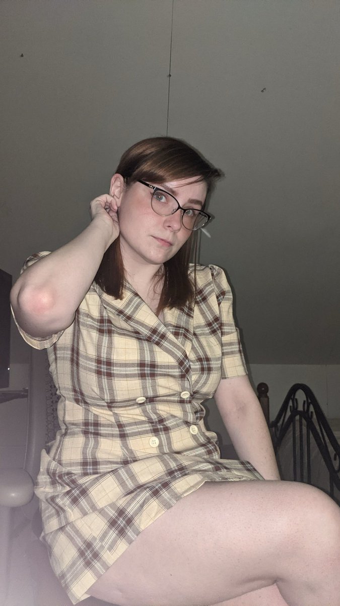 edamamiitv's tweet photo. After i took this i thought i looked fat and never posted. Social media is cancer. I have spent my whole life wanting to be skinnier, prettier. Here’s to loving yourself. And a gentle reminder that you are a hot bitch. https://t.co/k9oO6TM2M2