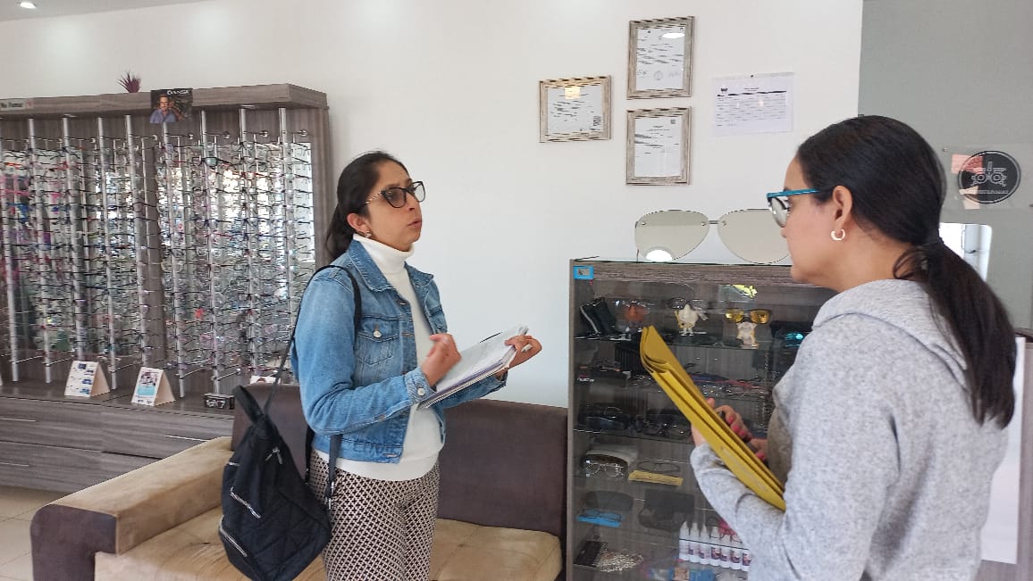 Acess_Ec's tweet photo. #Chimborazo | En el cantón #Chambo, constatamos que las condiciones de varios🏥establecimientos de salud estén aptos para brindar servicios de calidad💯

Visitamos:
✔️Consultorio general de medicina.
✔️Consultorio de apoyo en optometría.
✔️Laboratorio clínico.

#EstoEsEcuador🇪🇨 https://t.co/C990QoQ099