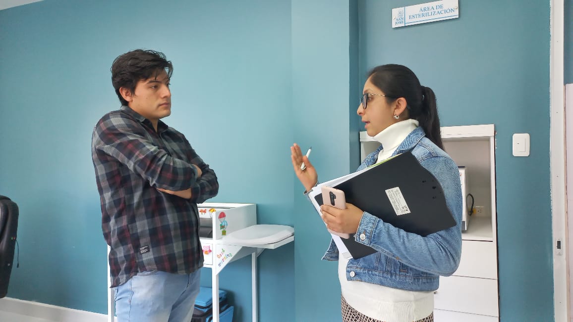 Acess_Ec's tweet photo. #Chimborazo | En el cantón #Chambo, constatamos que las condiciones de varios🏥establecimientos de salud estén aptos para brindar servicios de calidad💯

Visitamos:
✔️Consultorio general de medicina.
✔️Consultorio de apoyo en optometría.
✔️Laboratorio clínico.

#EstoEsEcuador🇪🇨 https://t.co/C990QoQ099