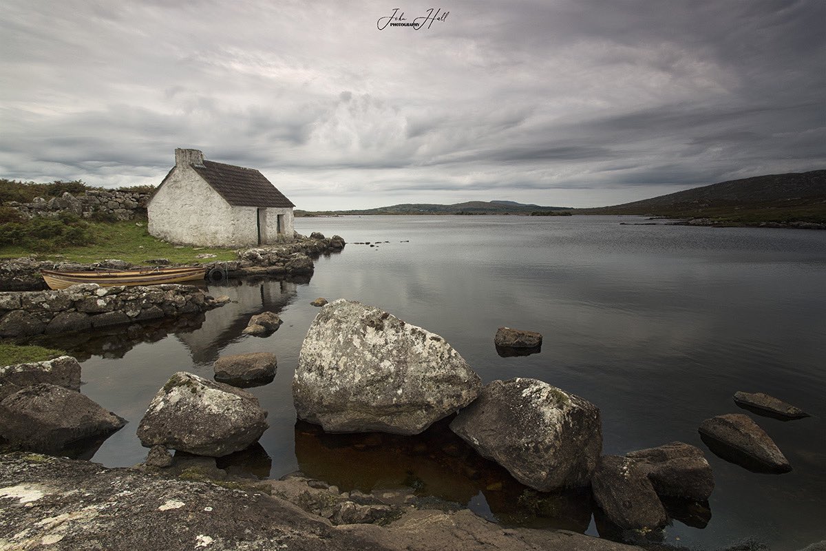 Fisherman’s Hut. Connemara. @ThePhotoHour @WAWHour @StormHour #wildatlanticway #irelandimages #landscapephotography
