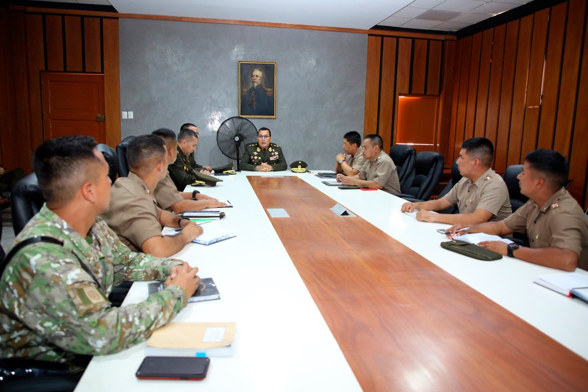 ignperu's tweet photo. #IGN 📷|📷El día 07 Feb, en la Escuela Militar de Chorrillos "Coronel Francisco Bolognesi" (EMCH), se llevó a cabo una reunión de coordinación entre el Jefe #ign y personal de la #EMCH, con el objetivo de fortalecer las coordinaciones de intercambio educativo. https://t.co/d4mYQdHvWR