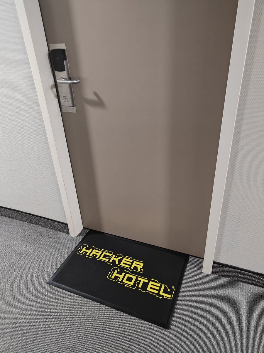 HackerHotel tweet media