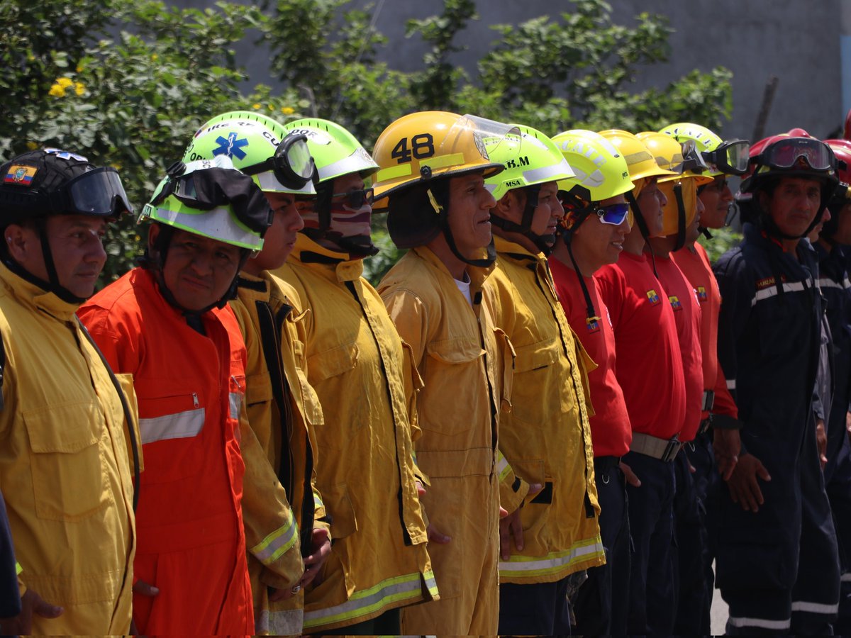 BomberosMantaEc's tweet image. #GaleriaFotografica del Taller de Incendios Forestales | La misión del Bombero Forestal ➡️ #Prevenir #Controlar y #Liquidar incendios forestales, con el fin de evitar sus consecuencias. facebook.com/share/p/MYbFTk… @BomberosMantaEc