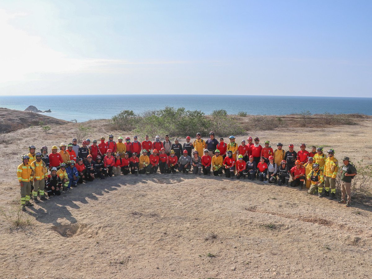 BomberosMantaEc's tweet image. #GaleriaFotografica del Taller de Incendios Forestales | La misión del Bombero Forestal ➡️ #Prevenir #Controlar y #Liquidar incendios forestales, con el fin de evitar sus consecuencias. facebook.com/share/p/MYbFTk… @BomberosMantaEc