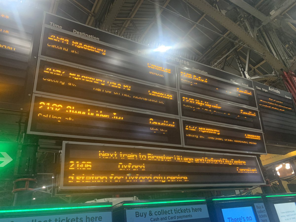 ClareMurphy's tweet photo. @chilternrailway 
Do you really consider everything cancelled a good service!

How about telling us the truth that there are no trains till at least 10pm!

#oxymoron #chilternrailways https://t.co/xrW2RdrzU6