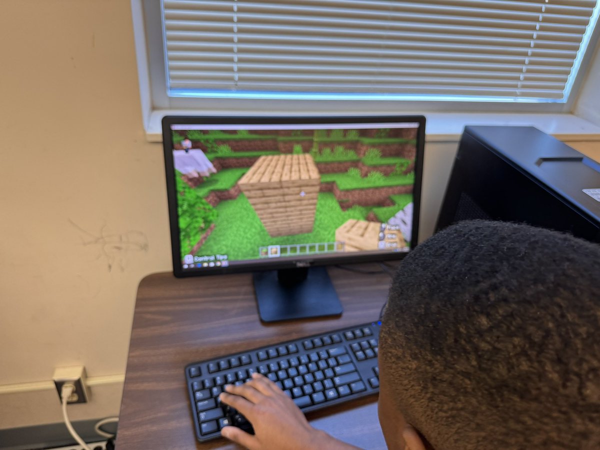 I worked with @RHSCanes access teachers to support their students as they created arrays and built houses in @Minecraft @BibbSchools @dan_a_sims