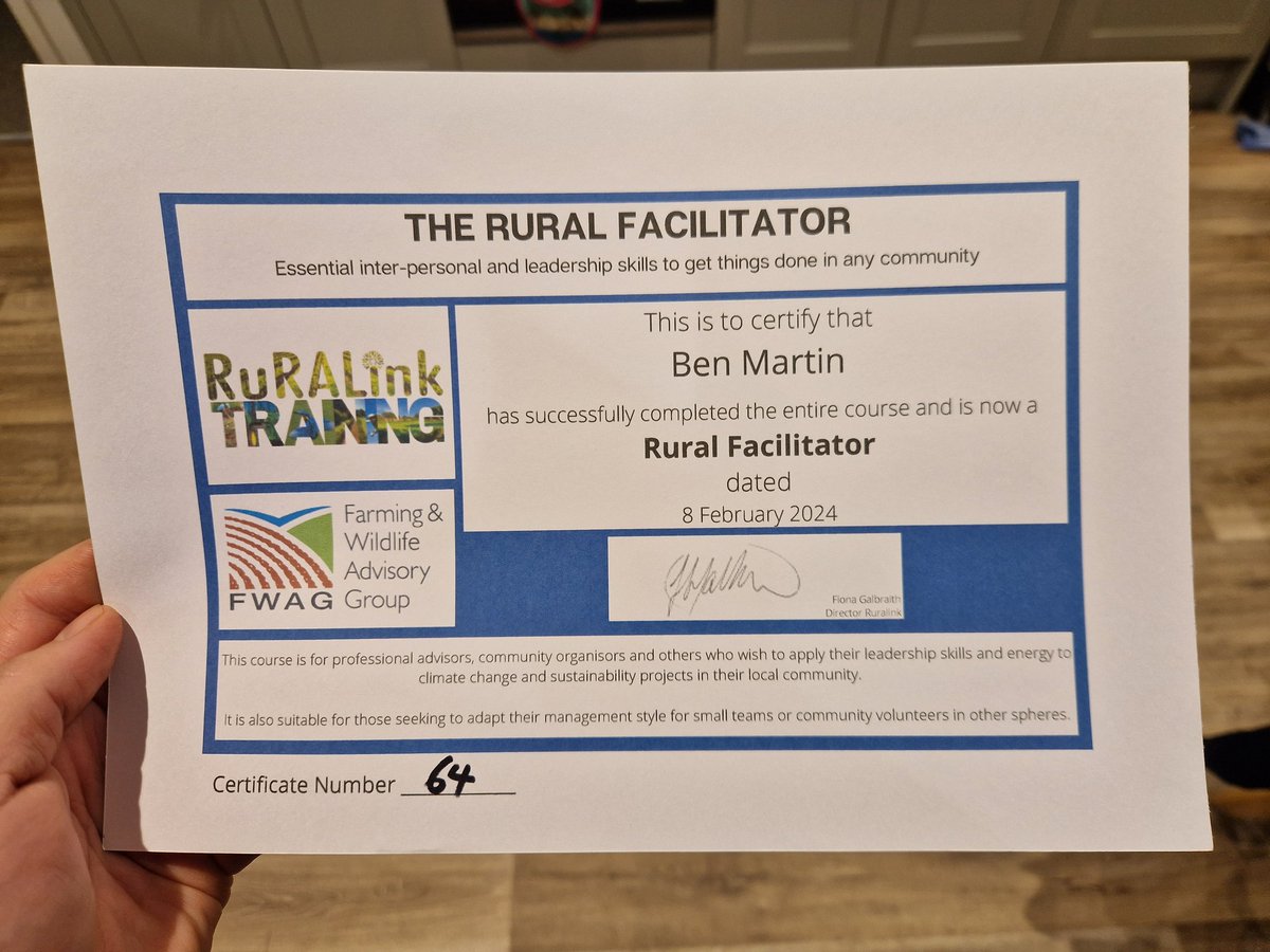 Finished this brilliant course today 💪

Another string to my bow 👌

Thank you <a href="/SuffolkAg/">The SAA</a> for organising. <a href="/ruralink/">Ruralink</a> <a href="/JennyPhelpsMBE/">Jennifer Phelps MBE</a> and Fiona for running the course 💪@the_barker_boys for hosting 👌