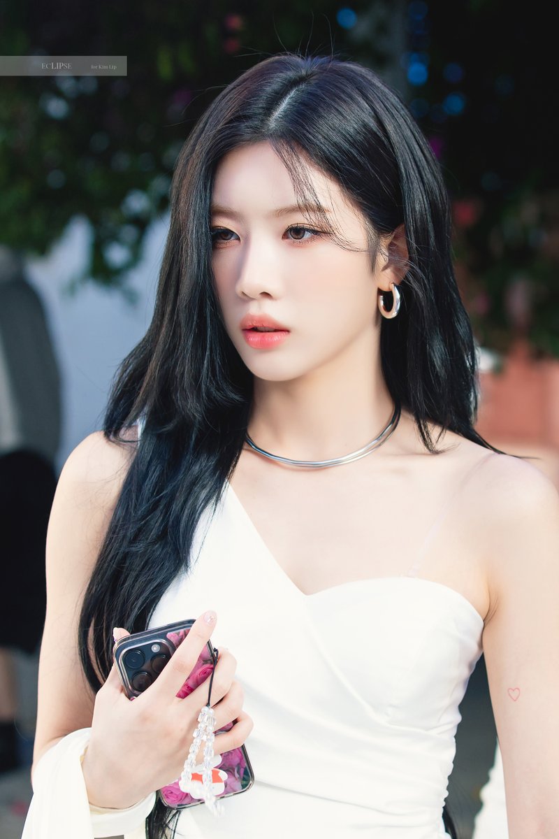 Kimlip990210_ tweet picture