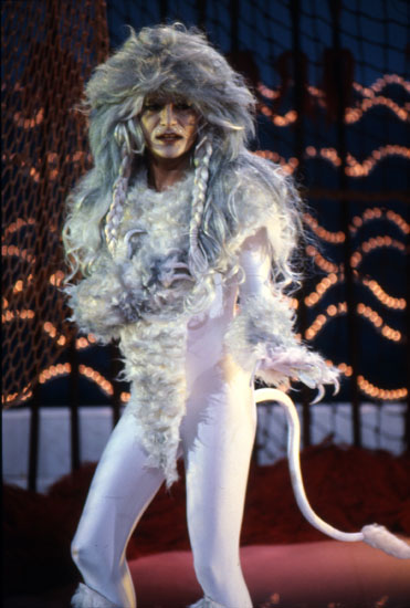 la___carmen's tweet photo. Che ci fa Renato Zero a #Sanremo2024 ? 
Forza Teresa! https://t.co/NW7el1akIq