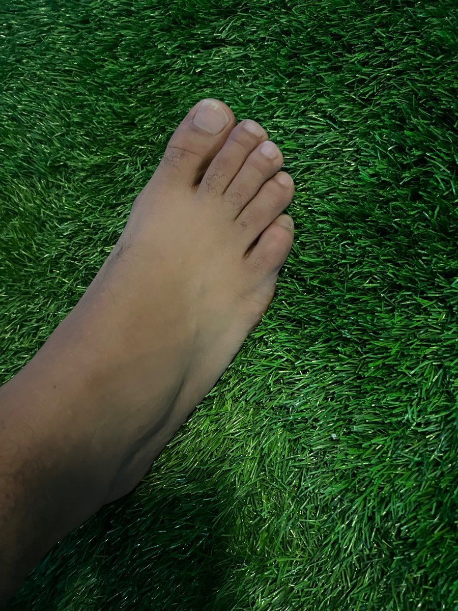 Lindospies1919's tweet photo. #feet 🤤 https://t.co/tVdabh9kBU