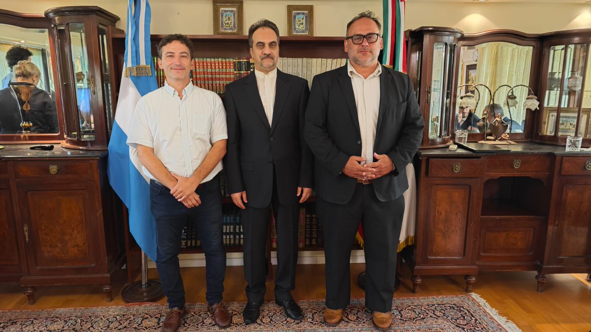 Hoy participamos del 45 aniv. de la Instauración y Triunfo de la República Islámica de Irán, en la foto los compañeros Sebastián Salgado <a href="/SebaSalgadoOk/">Sebastian Salgado</a>  y Fernando Roperto <a href="/FernandoRoperto/">Fernando Roperto</a>  junto a Amir Houshang Karimi, embajador del hermano país en Argentina
#AcercándonosCultura