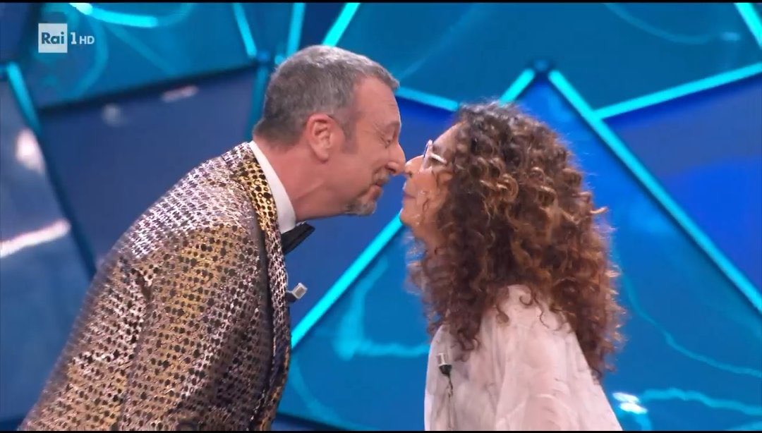KURTSTVRN's tweet photo. teresa mannino è la definizione di cosa succederebbe se facessi vincere costantemente i miei pensieri impulsivi  #Sanremo2024 https://t.co/P4pRBFC1MU
