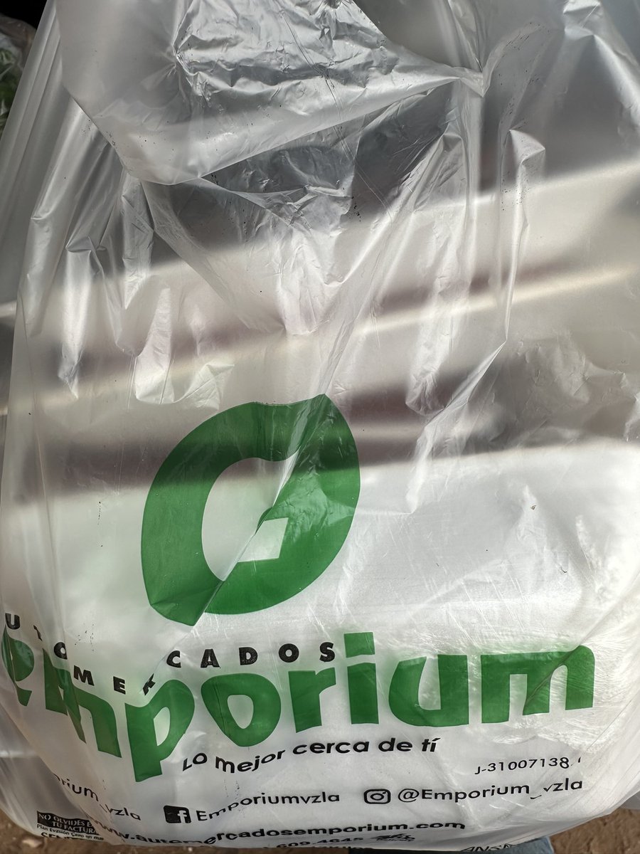 ayudemosapluto's tweet photo. #CafeAP has been a bit lacking, she no longer wanted the chicken rolls that we usually buy for everyone, so I had to buy ground beef for her. Each 280 gr tray is around $2 per kg and $7. 10 trays were purchased, enough for 5 days. https://t.co/01J4UsQAEn
