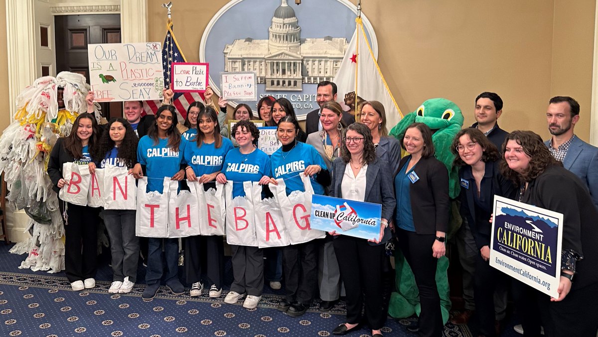 SenBlakespear's tweet photo. Delighted to join with @BenAllenCA and @BauerKahan today to announce legislation to ban plastic bags at grocery stores and other stores that sell food. We had a terrific press conference with many supporters who included @CalGrocers @cawrecycles @CALPIRG and a plastic bag monster! @CASenateDems Look forward to moving #SB1053 and #AB2236 through the Legislature.