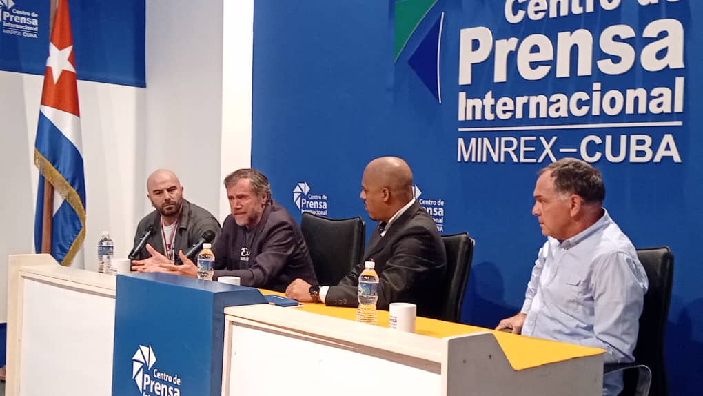 MinrexCpi's tweet photo. #ConferenciaDePrensa en @MinrexCpi sobre evento italiano #LEroica, que tiene su sede en #Cuba este año. Asistió presidente Comité Organizador, Giancarlo Brocci. Promueve la bicicleta de carretera categoría ciclo deportiva y cicloturista de estilo.
@RebecaHdezT
@AntonioPubillo1 https://t.co/Qw3pn4ajL1