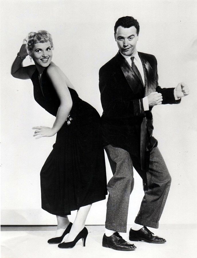 HollywoodYeste1's tweet photo. "She was one of the greats, and her early death was one of the great tragedies. She was also one of the nicest people I ever hope to meet." 

~ Jack Lemmon about Judy Holliday

Pictured: Phffft (1954, directed by Mark Robson) https://t.co/lqwfOhR1cS